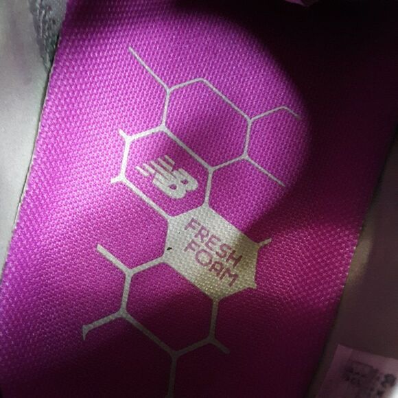 New Balance Fresh Foam Women's Sneaker size 12B - Picture 8 of 11